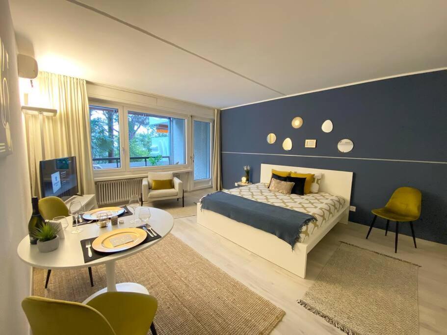 Luganersee, Pool, Strand, Parkplatz, Suite Bissone Exterior photo